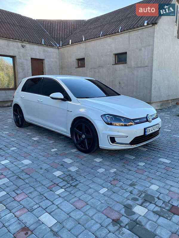 Хетчбек Volkswagen e-Golf 2015 в Кам'янець-Подільському