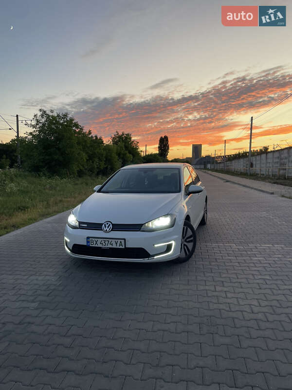 Volkswagen e-Golf 2015