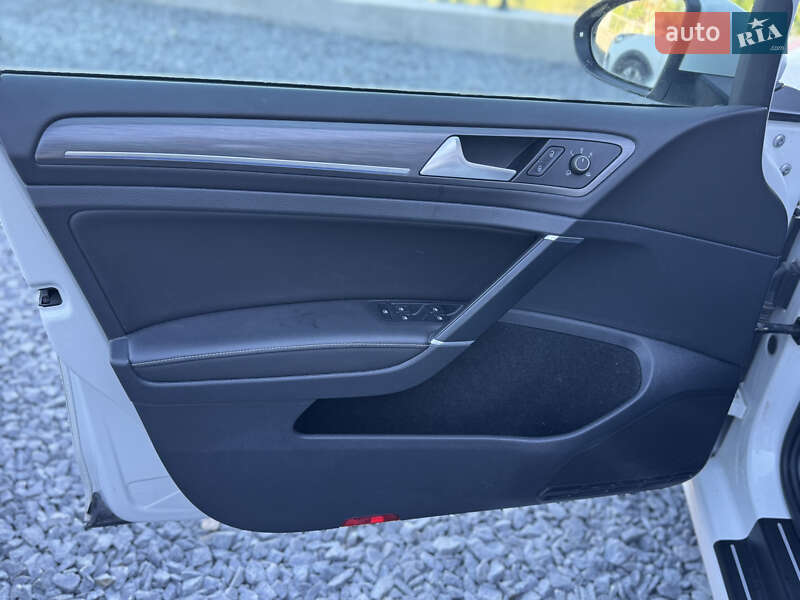 Хетчбек Volkswagen e-Golf 2017 в Рівному