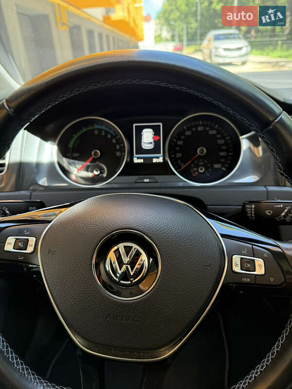 Хэтчбек Volkswagen e-Golf 2020 в Виннице