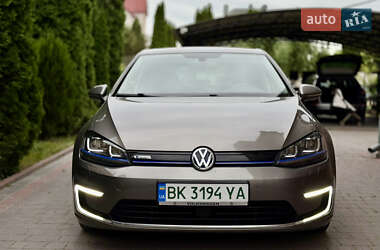 Хетчбек Volkswagen e-Golf 2016 в 