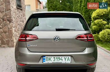 Хетчбек Volkswagen e-Golf 2016 в 