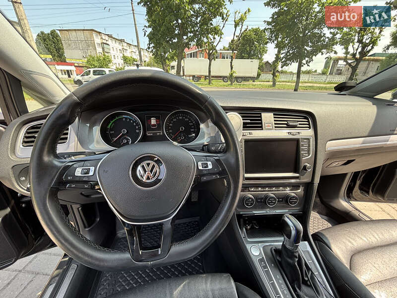 Хэтчбек Volkswagen e-Golf 2015 в Черкассах