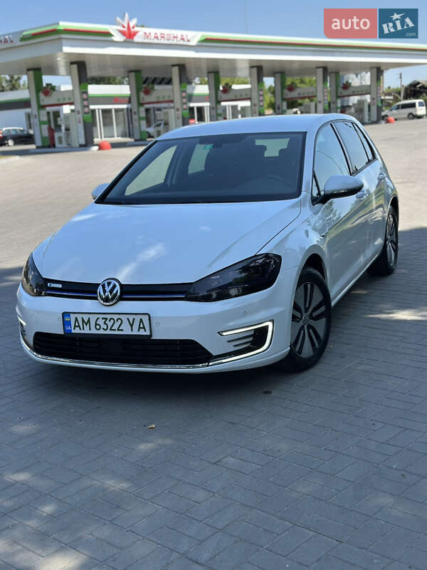 Хетчбек Volkswagen e-Golf 2017 в Житомирі