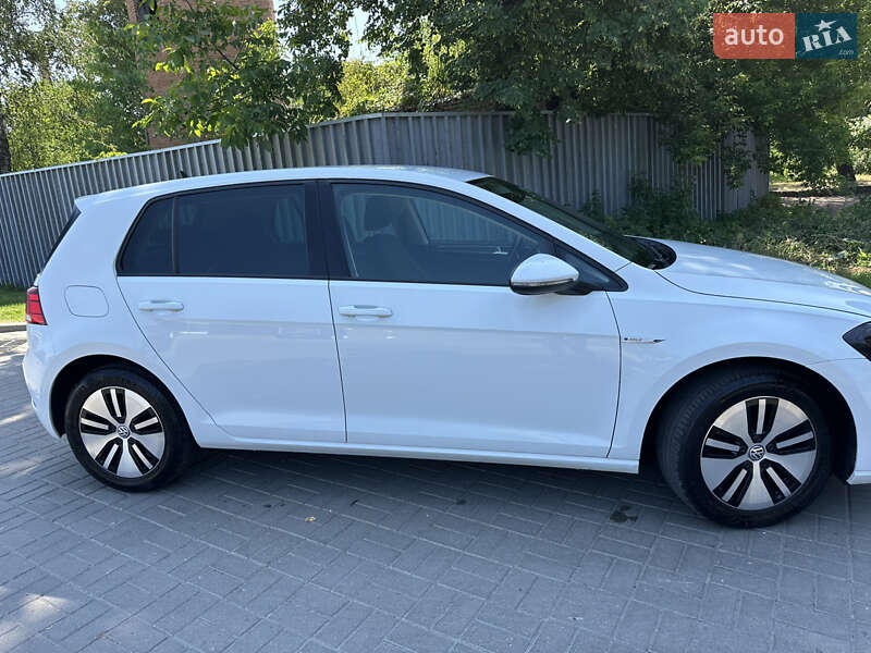 Хетчбек Volkswagen e-Golf 2017 в Житомирі