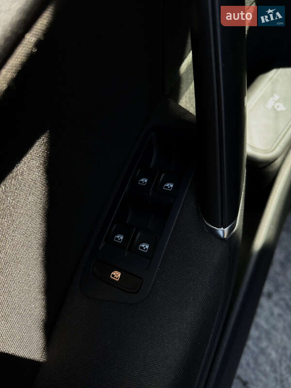 Хетчбек Volkswagen e-Golf 2018 в Виноградові