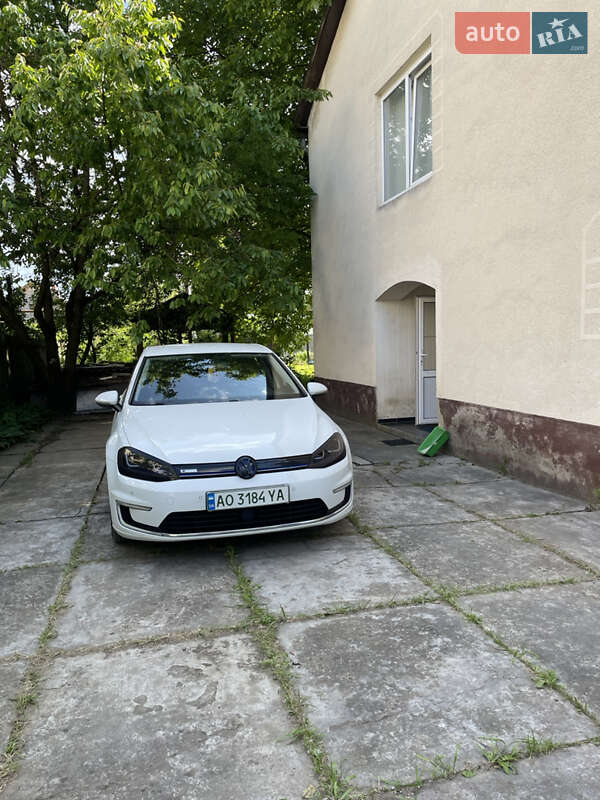 Хетчбек Volkswagen e-Golf 2015 в Ужгороді