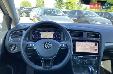 Хэтчбек Volkswagen e-Golf 2018 в 