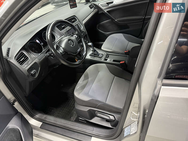 Хэтчбек Volkswagen e-Golf 2015 в Владимире