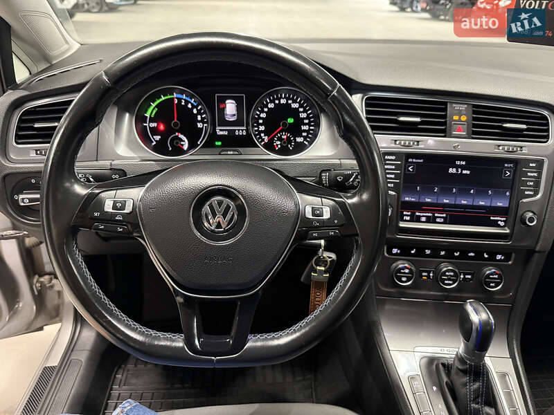 Хэтчбек Volkswagen e-Golf 2015 в Владимире