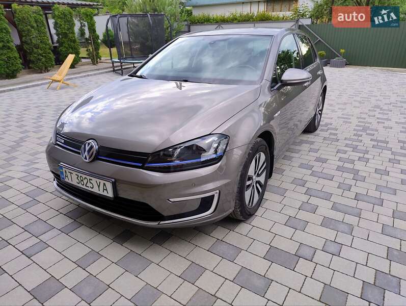 Хэтчбек Volkswagen e-Golf 2015 в Косове