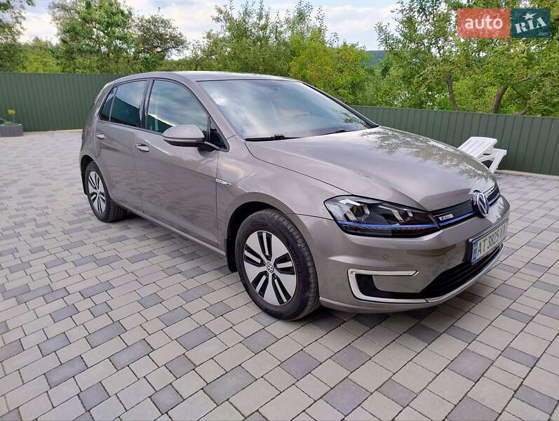 Хэтчбек Volkswagen e-Golf 2015 в Косове