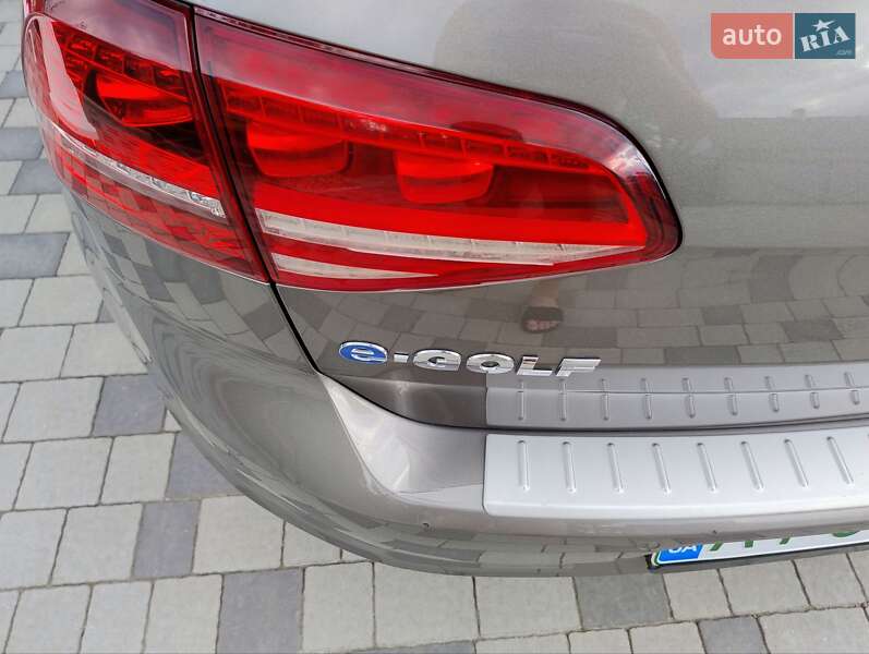 Хэтчбек Volkswagen e-Golf 2015 в Косове