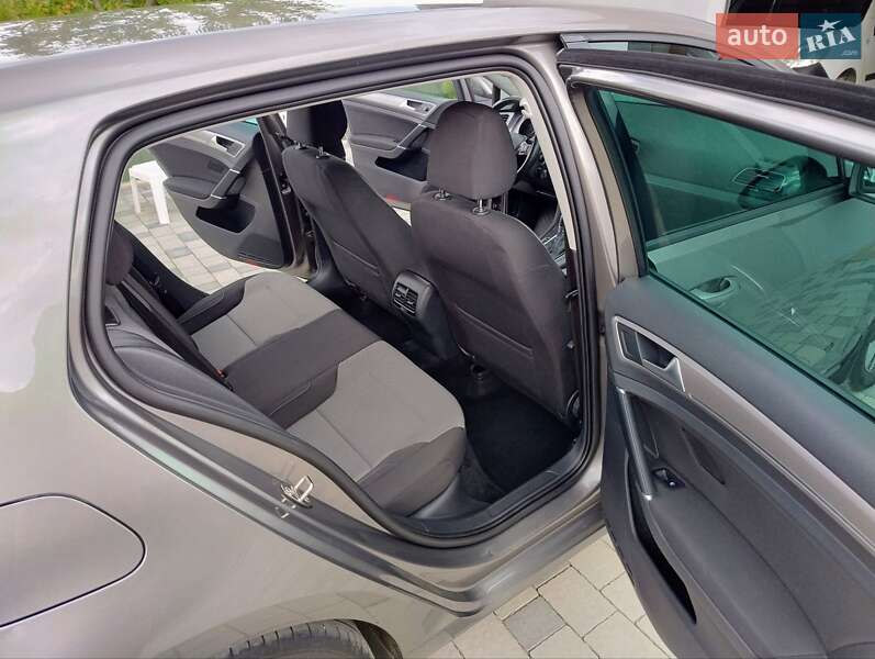 Хэтчбек Volkswagen e-Golf 2015 в Косове