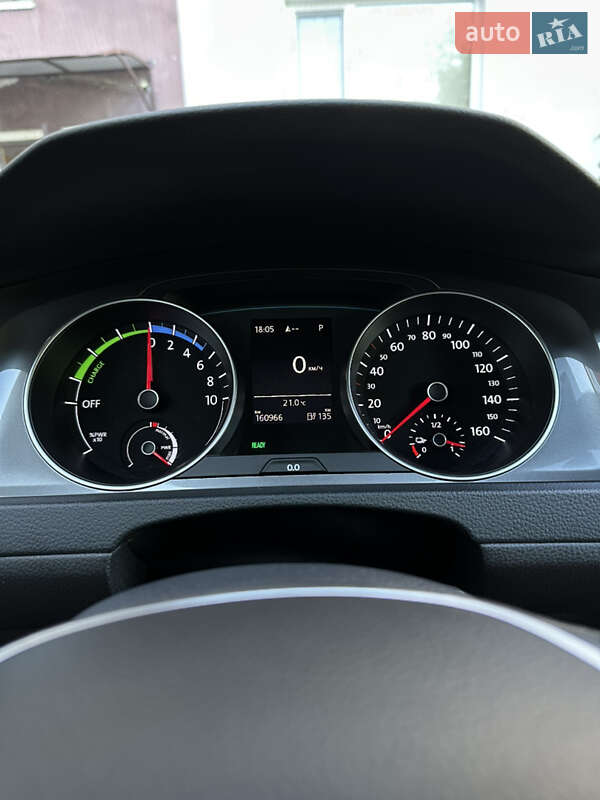 Хетчбек Volkswagen e-Golf 2015 в Шепетівці