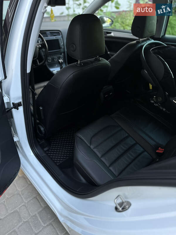 Хетчбек Volkswagen e-Golf 2015 в Шепетівці