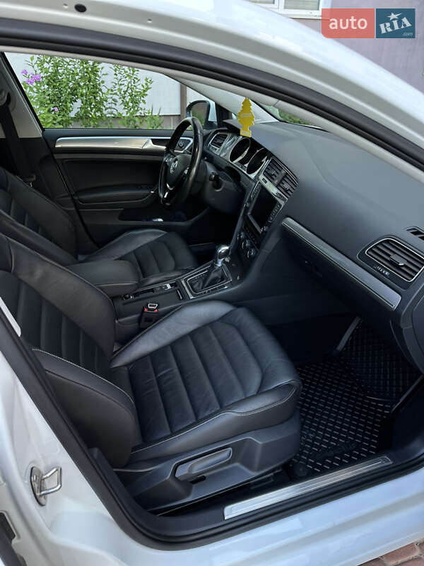 Хетчбек Volkswagen e-Golf 2015 в Шепетівці