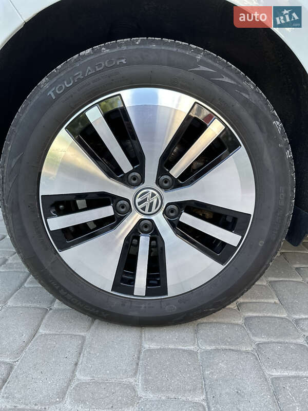 Хетчбек Volkswagen e-Golf 2015 в Шепетівці