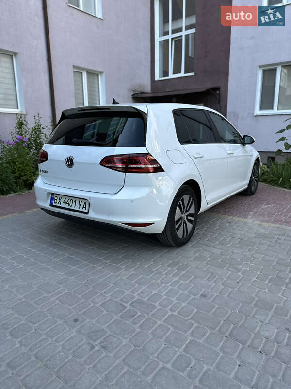 Хетчбек Volkswagen e-Golf 2015 в Шепетівці