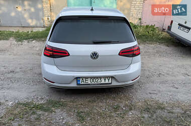 Хэтчбек Volkswagen e-Golf 2018 в 