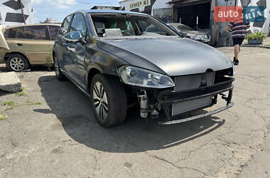 Хэтчбек Volkswagen e-Golf 2015 в 