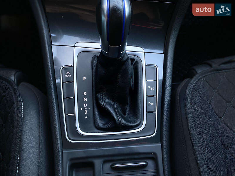 Хэтчбек Volkswagen e-Golf 2019 в Сваляве