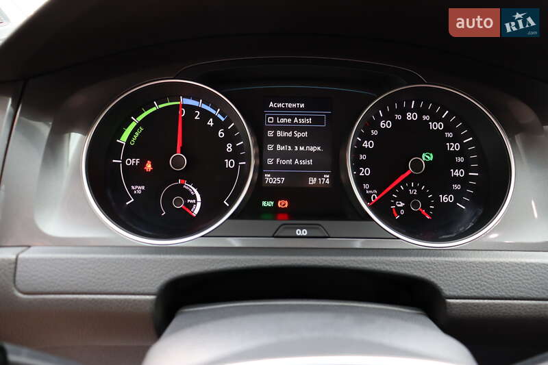 Хэтчбек Volkswagen e-Golf 2016 в Львове