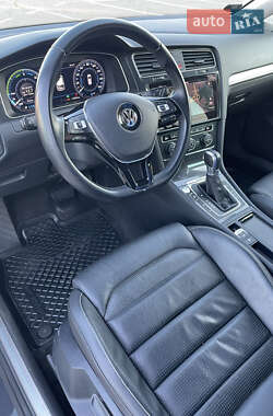 Хетчбек Volkswagen e-Golf 2017 в 