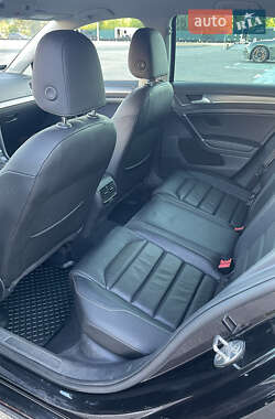 Хетчбек Volkswagen e-Golf 2017 в 