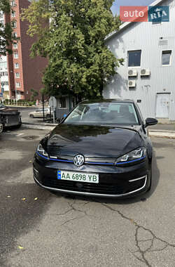Хетчбек Volkswagen e-Golf 2015 в Києві