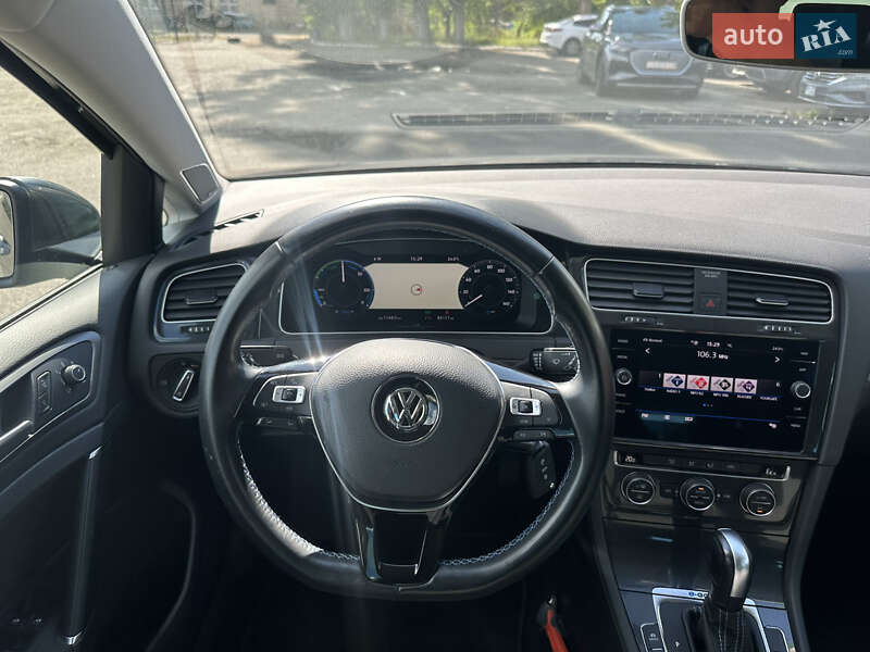 Хэтчбек Volkswagen e-Golf 2019 в Киеве
