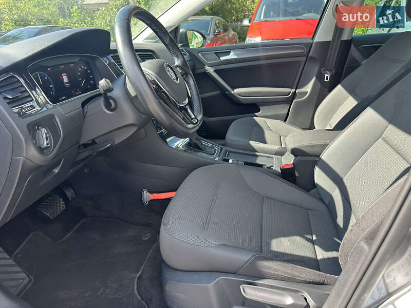 Хэтчбек Volkswagen e-Golf 2019 в Киеве