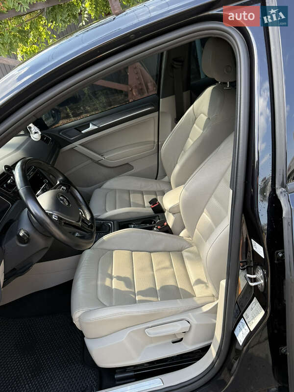 Хетчбек Volkswagen e-Golf 2019 в Дніпрі