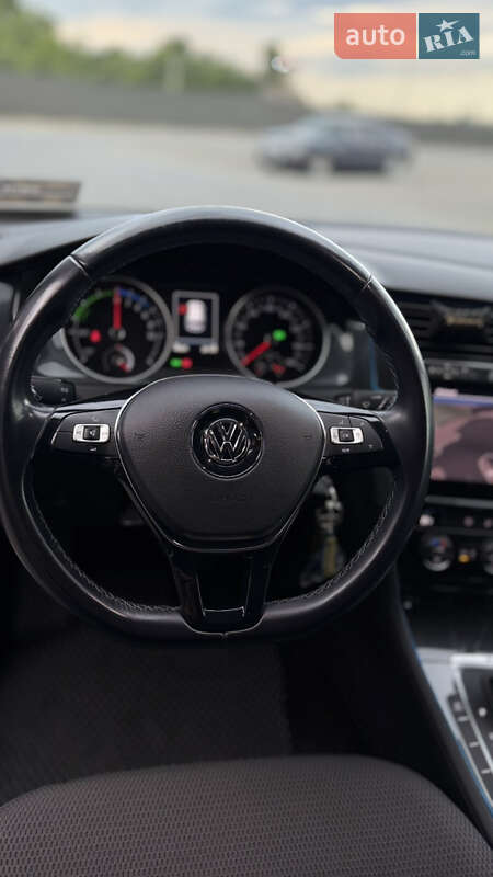 Хэтчбек Volkswagen e-Golf 2020 в Глыбокой