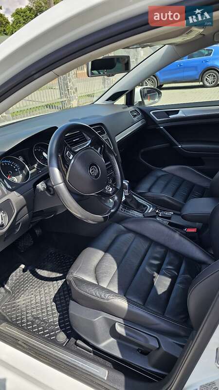 Хэтчбек Volkswagen e-Golf 2015 в Мукачево