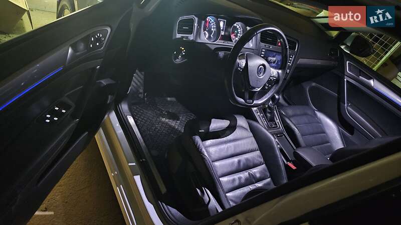Хэтчбек Volkswagen e-Golf 2015 в Мукачево