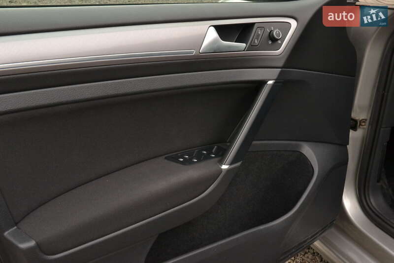 Хэтчбек Volkswagen e-Golf 2016 в Луцке