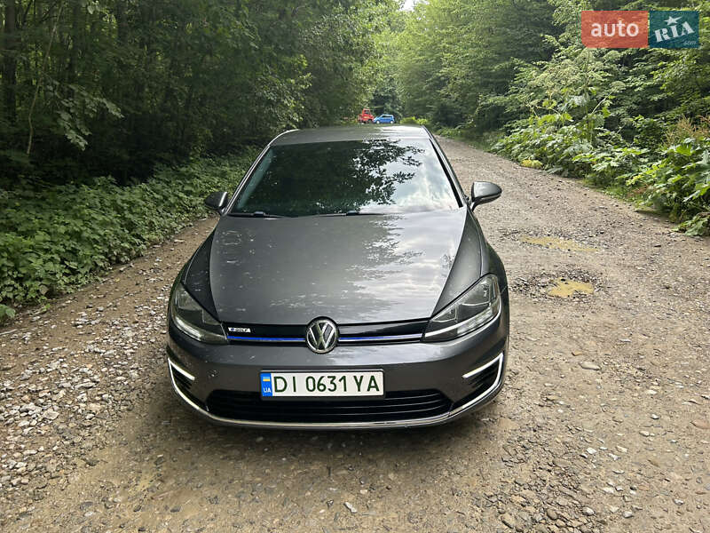 Хэтчбек Volkswagen e-Golf 2017 в Отынии