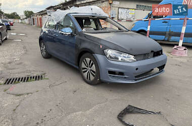 Хэтчбек Volkswagen e-Golf 2015 в 