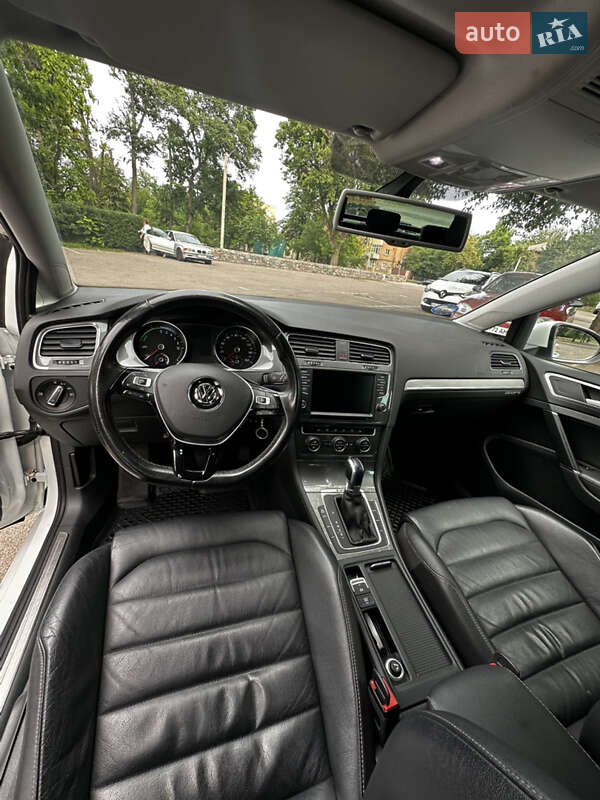 Хетчбек Volkswagen e-Golf 2015 в Черкасах