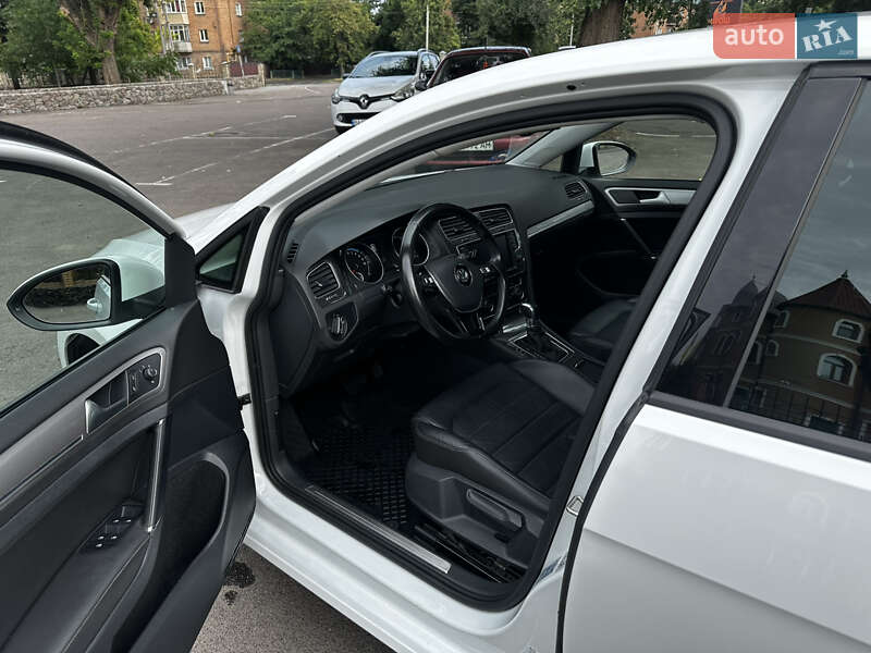 Хетчбек Volkswagen e-Golf 2015 в Черкасах