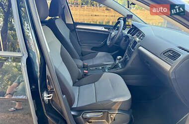 Хэтчбек Volkswagen e-Golf 2015 в 