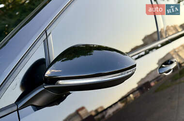 Хэтчбек Volkswagen e-Golf 2015 в 