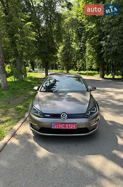 Хетчбек Volkswagen e-Golf 2015 в Києві