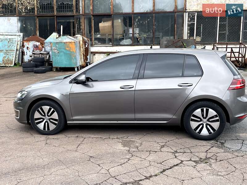 Хетчбек Volkswagen e-Golf 2014 в Житомирі
