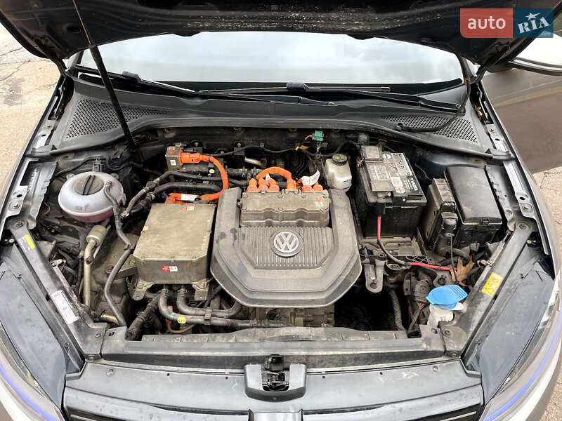 Хетчбек Volkswagen e-Golf 2014 в Житомирі