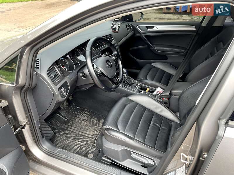 Хетчбек Volkswagen e-Golf 2014 в Житомирі