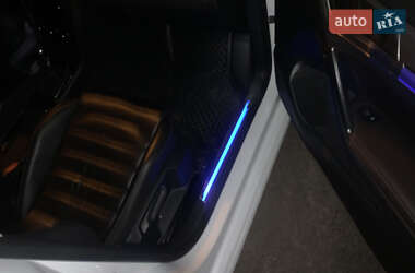 Хэтчбек Volkswagen e-Golf 2015 в 
