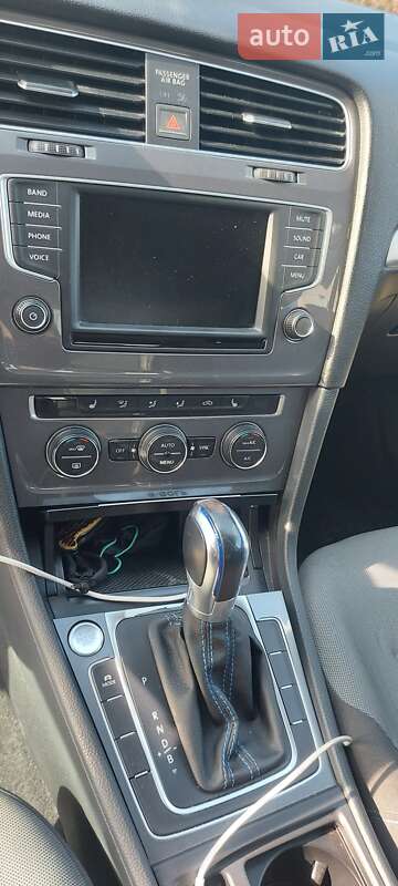 Хэтчбек Volkswagen e-Golf 2015 в Киеве фото 9 Хэтчбек Volkswagen e-Golf 2015 в Киеве