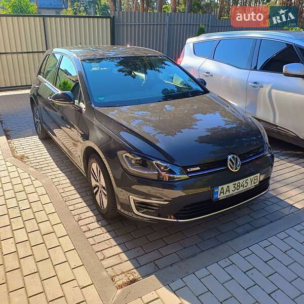 Хэтчбек Volkswagen e-Golf 2020 в Киеве